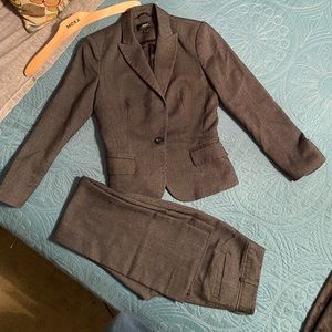 Ladies Mexx suit. Suit and pant size 32.